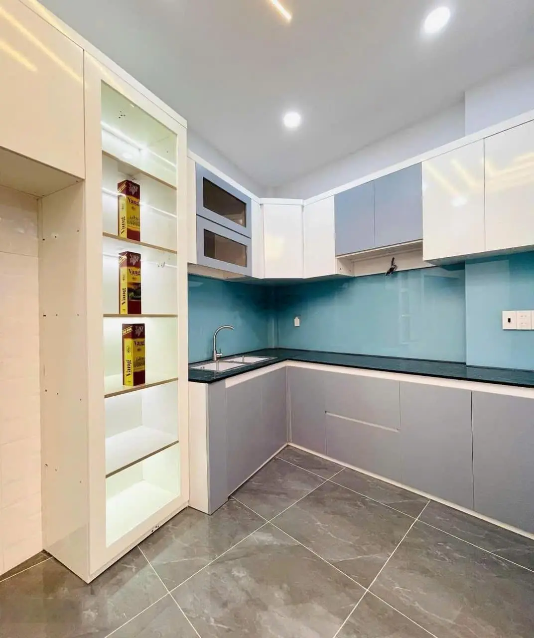 Mới - rẻ - đẹp- đã có mặt tại bình chánh với căn nhà 75m2 chỉ với 2 tỷ 650. nhanh tay thôi nào.