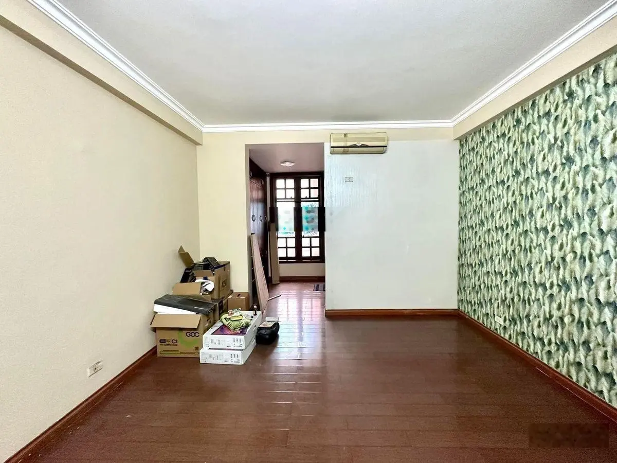 Bán nhà đường Cổ Linh, phố Trạm 80 m2 5 tầng, mặt phố kinh doanh, view công viên giá 21.5 tỷ