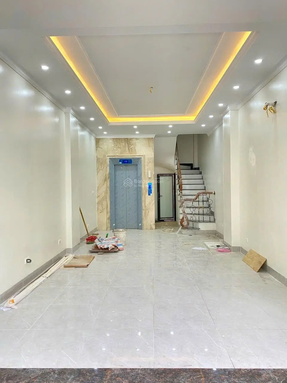 Em mở bán 3 căn 6 tầng xây mới phố Nguyễn Văn Cừ - LB. Nội thất, thang máy cao cấp ô tô đỗ cửa