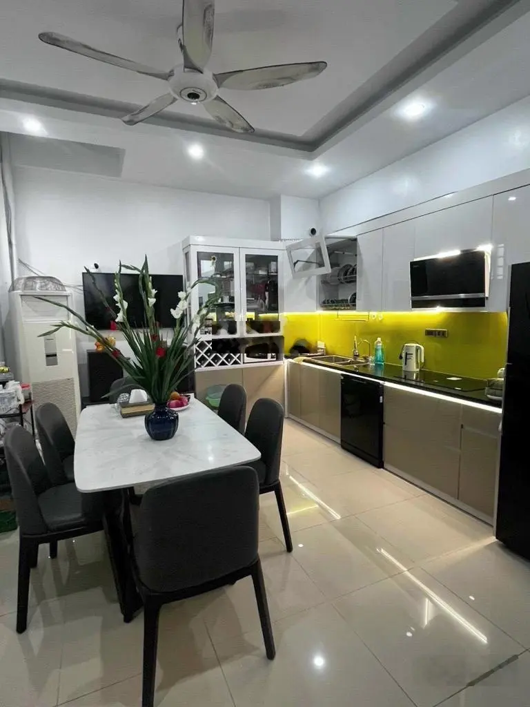 Bán nhà mặt phố Bắc Từ Liêm 70m2, 4T ô tô tránh, trục chính, kinh doanh, gần ĐH Mỏ, Tài Chính