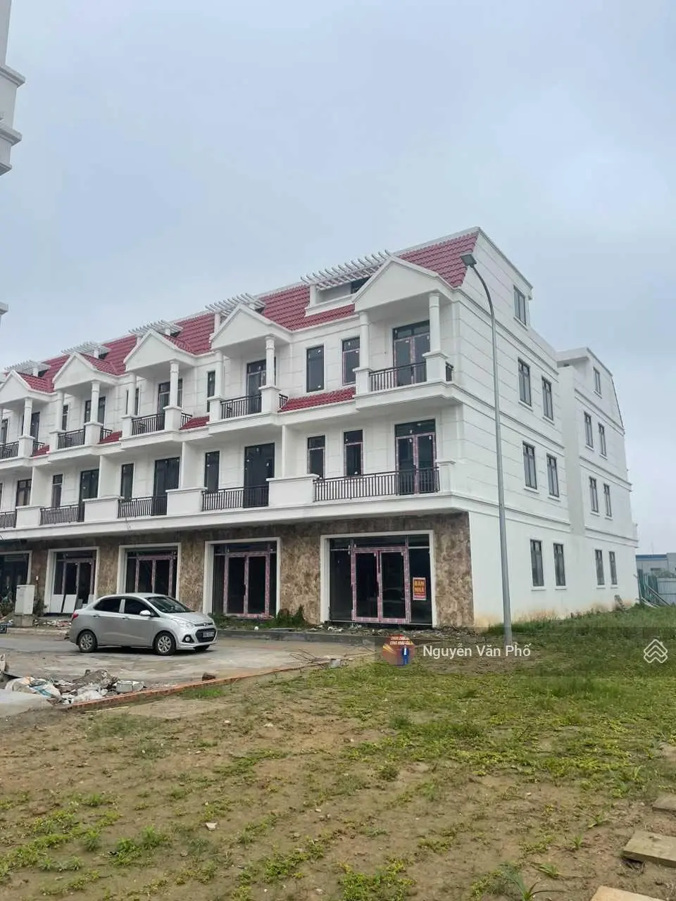 Bán Shophouse Vsip Bắc Ninh giá chỉ hơn 3 tỷ dân cư đông đúc