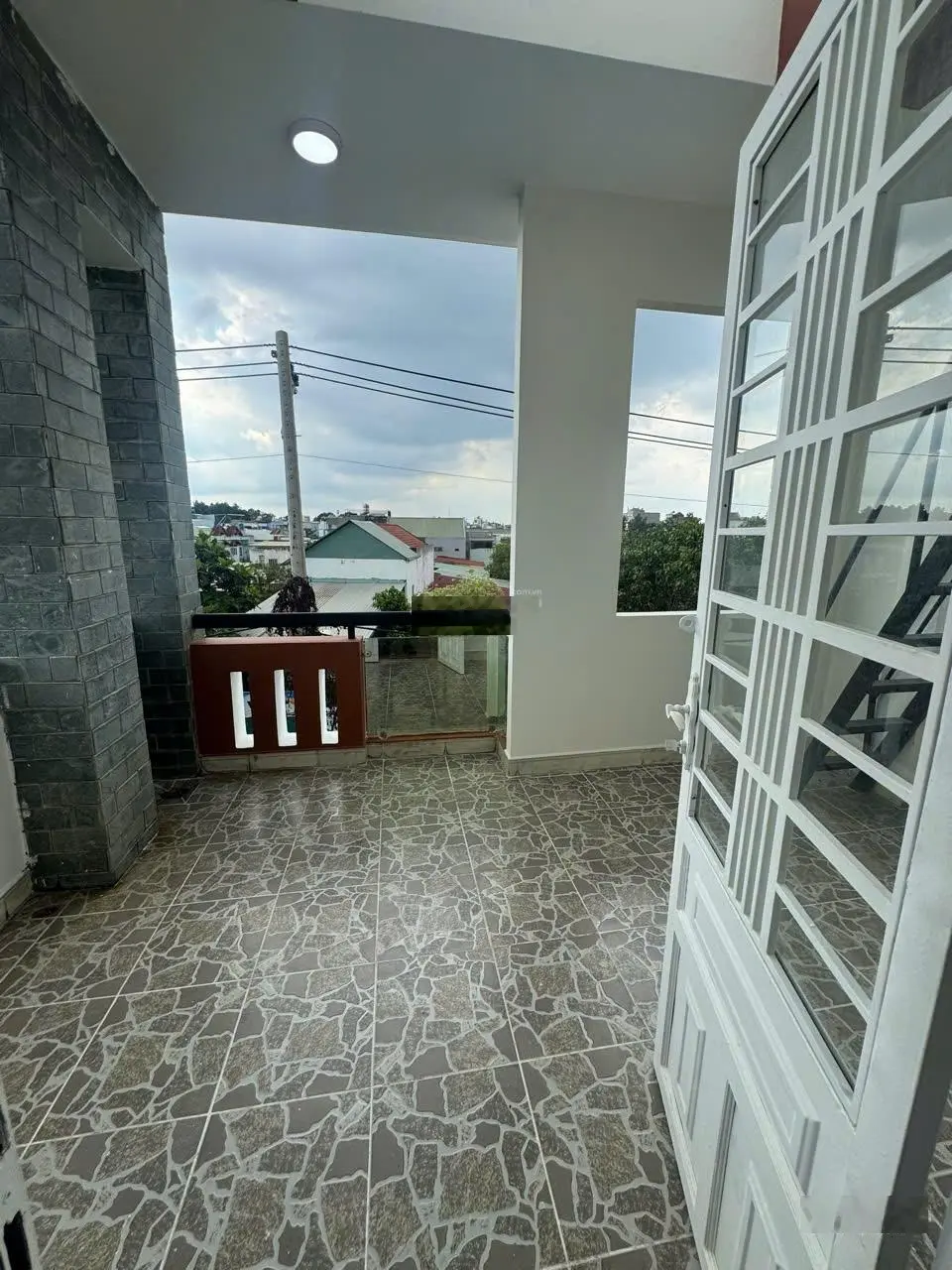 Nhà 1 trêt 2 lầu 1 sân thượng - Mặt tiền đường số Long Trường, nội thất mới