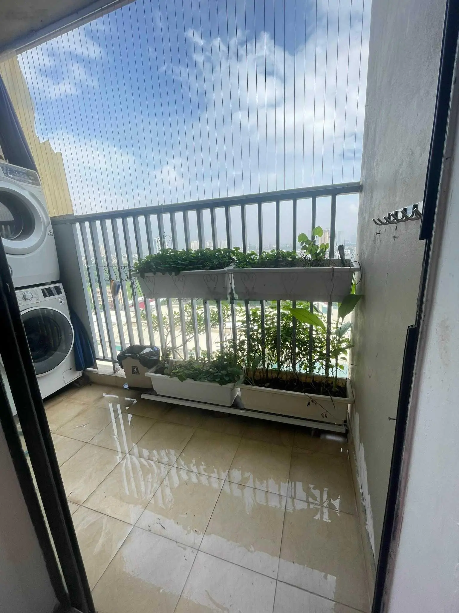 Chính chủ cần bán căn 2 ngủ 72m2 The Vesta Hà Đông - 2 ban công - đủ đồ - view đẹp