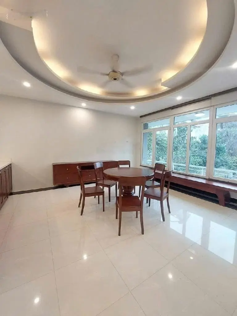 Bán Biệt thự Tây Hồ, ô tô vào nhà, 7m ra phố Hồ Tây lộng gió, 170m2, 3 tầng, MT: 9m, Giá: 58 tỷ.