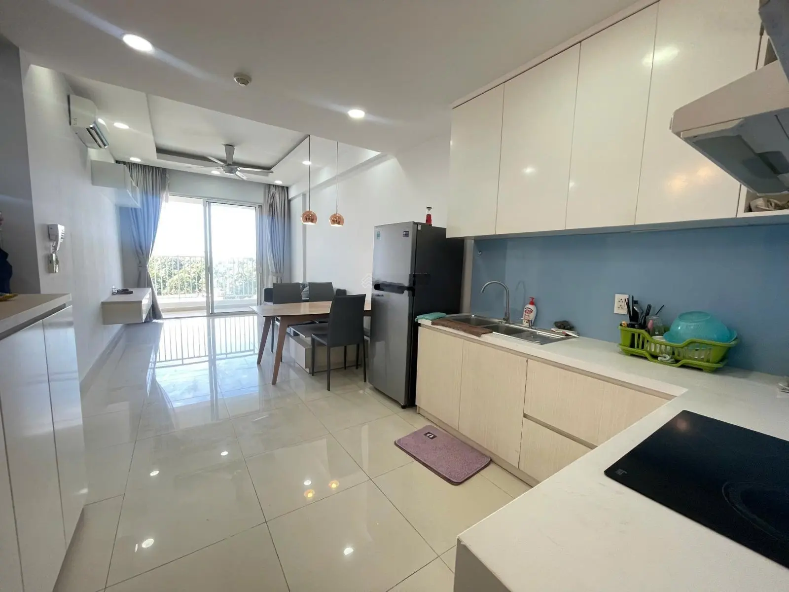 Bán căn hộ 2 phòng ngủ, 74m2, đầy đủ nội thất, Giá: 4.250 tỷ, tòa The Botanica, Novaland, Tân Bình
