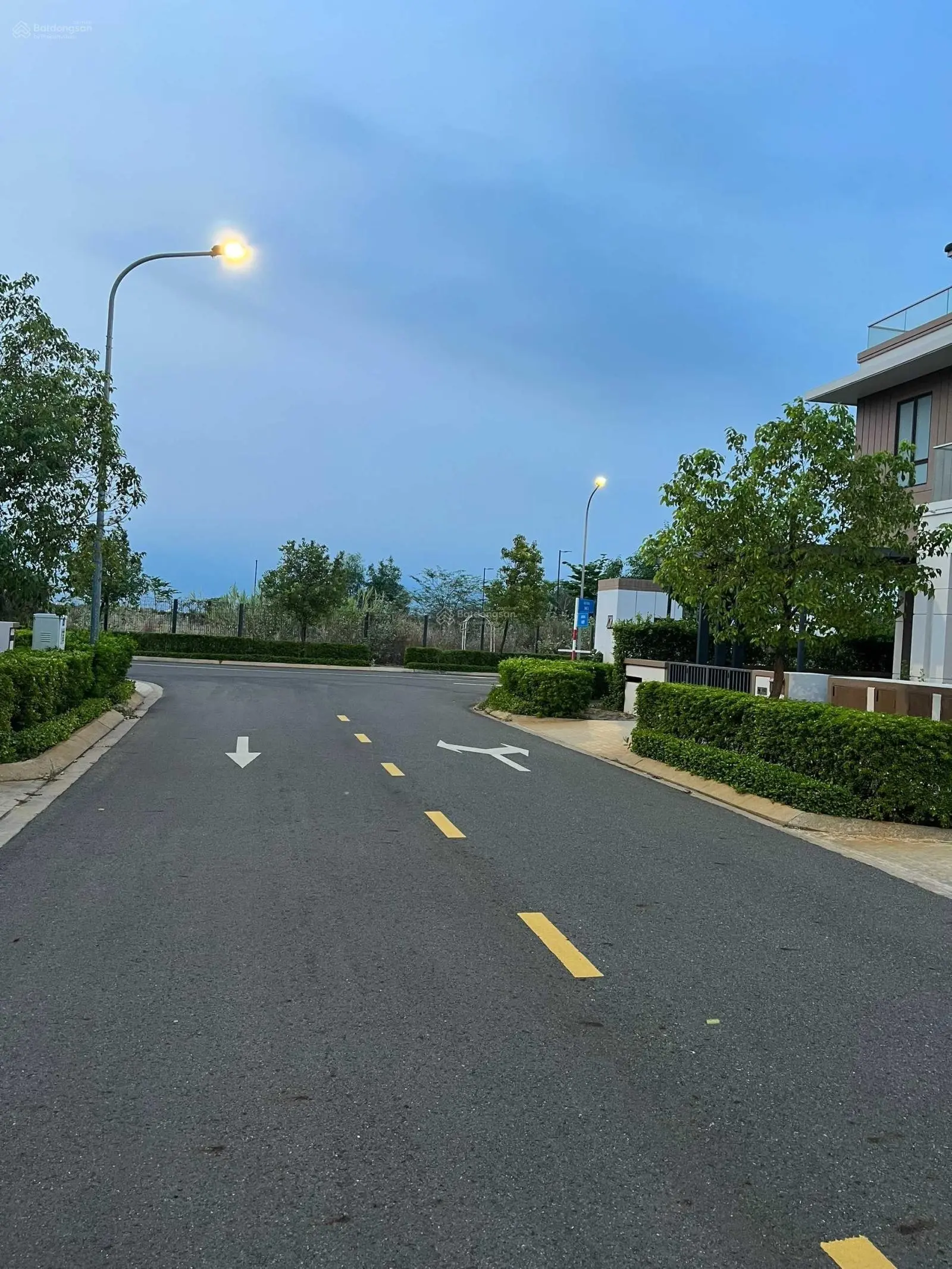 Bán nhanh nhà phố, dt 119m, giá tốt 7.3 tỷ zone 8 full thuế phí. LH 0901 088 ***
