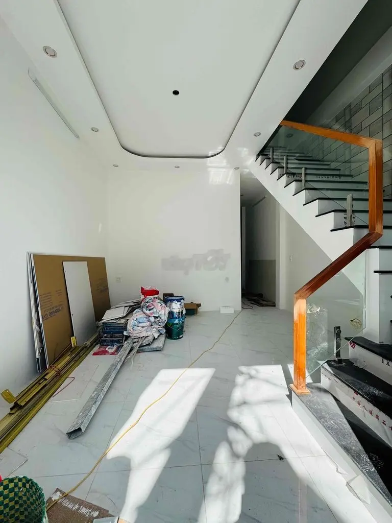Nhà trục chính hẻm 2 Bùi Hữu Nghĩa vào 100m, kế bên chợ Bình Thủy