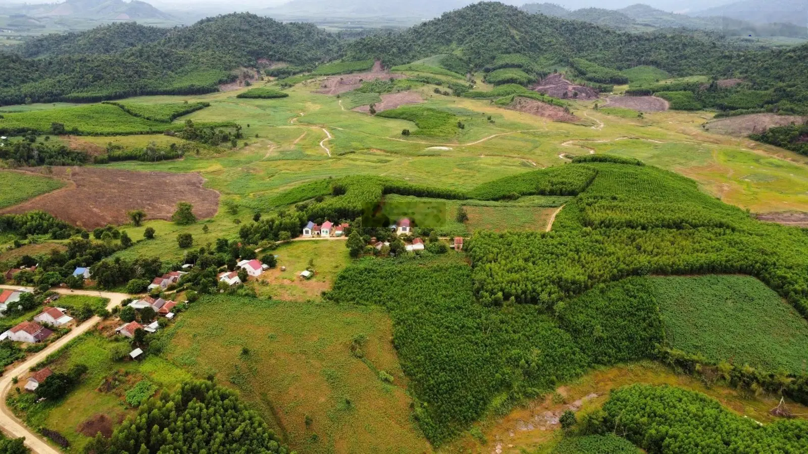 Chính chủ cần bán lô đất diện tích lớn, sổ hồng riêng, thổ cư, view hồ, giá 750 triệu