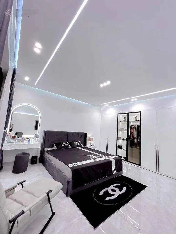 Bán gấp nhà ngay chợ Bình Chánh đang cho thuê 7,5tr/th - DT 80m2 - SHR