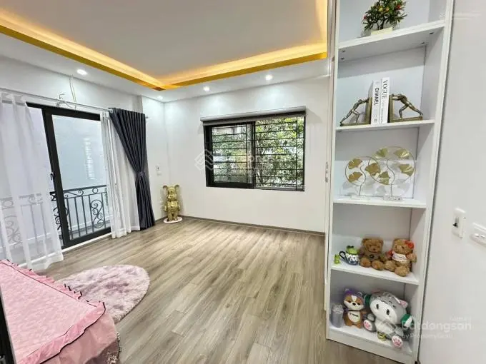 Hạ giá rồi! Bán nhà Dịch Vọng Cầu Giấy, 45m2*5T, gần ô tô, gần phố, gần công viên. Chào 7,3 tỷ