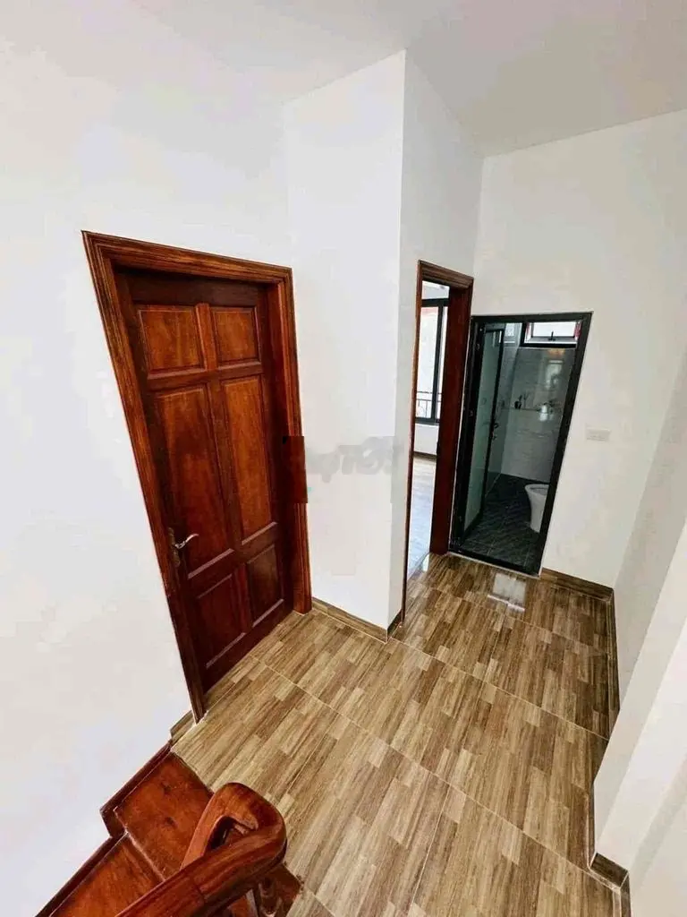 Bán nhà Lạc Long Quân, 44m, 3ngủ, Nhà mới, Nội thất xịn xò, Ngõ thông