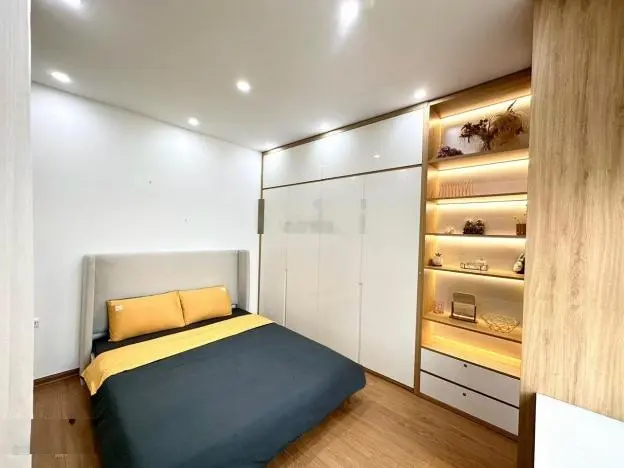 Bán 3 phòng ngủ đẹp, ban công ĐN view hồ tòa C7 Vicom - Vinhomes D'Capitale Trần Duy Hưng