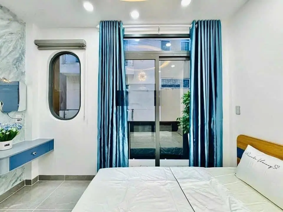 Giá 6 tỷ 750. nhà vip lý quang phức, q1. hẻm oto. nhà mới keng vào ở liền. lh: 0347.153.456