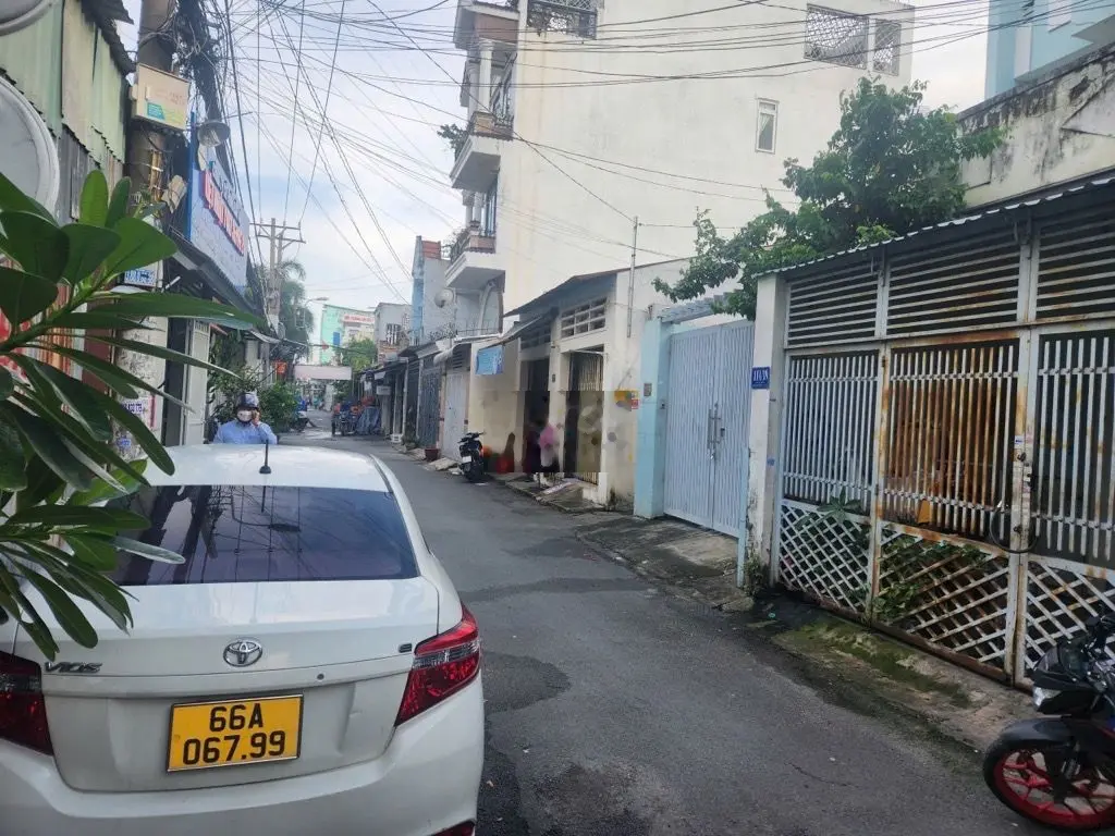 8 tỷ- 90m2 full thổ- ô tô tránh nhau- gpxd 5 tầng, tặng nhà
