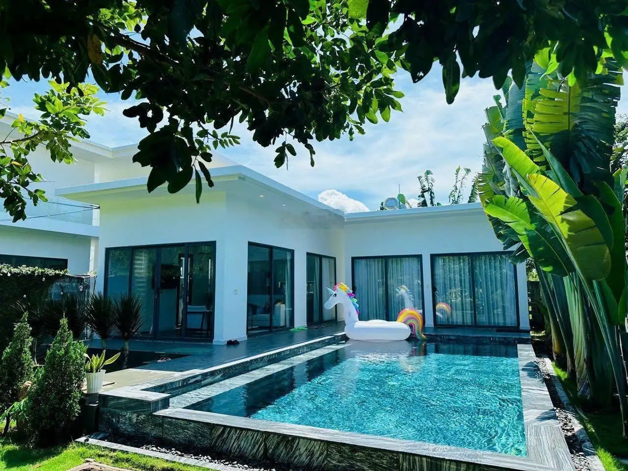 Bán căn villa hồ bơi 511m2 - MT đường Nguyễn Huệ Phước Long Thọ Đất Đỏ BRVT