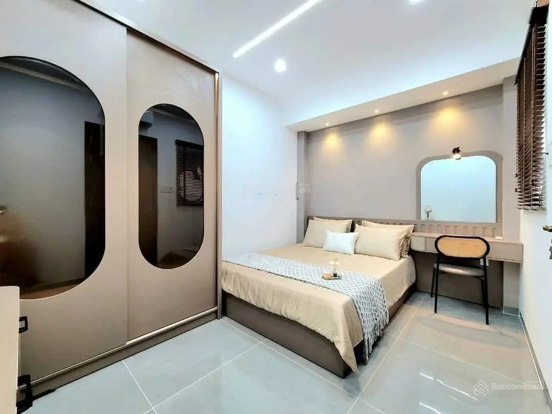 Định cư bán gấp nhà đẹp Đ. Tôn Thất Thuyết - P. 1 - Q. 4 - 3tỷ650/ 62m2, 2L3PN, sân thượng, sổ hồng