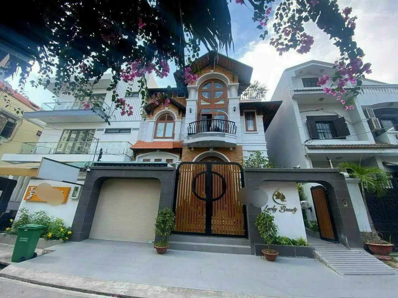 Bán Villas hẻm xe hơi Nguyễn Trọng Tuyển nhà vuông vức 2 tầng áp mái, 35 tỷ
