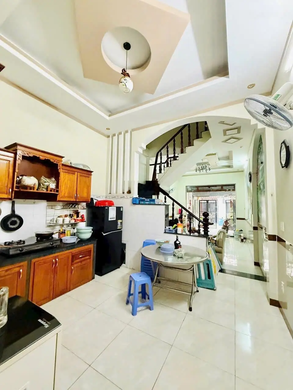 Bán nhà đường Hai Bà Trưng, Phường Đông Hòa. Hẻm xe hơi, nhà 1 trệt 1 lầu có 4PN 2WC. *