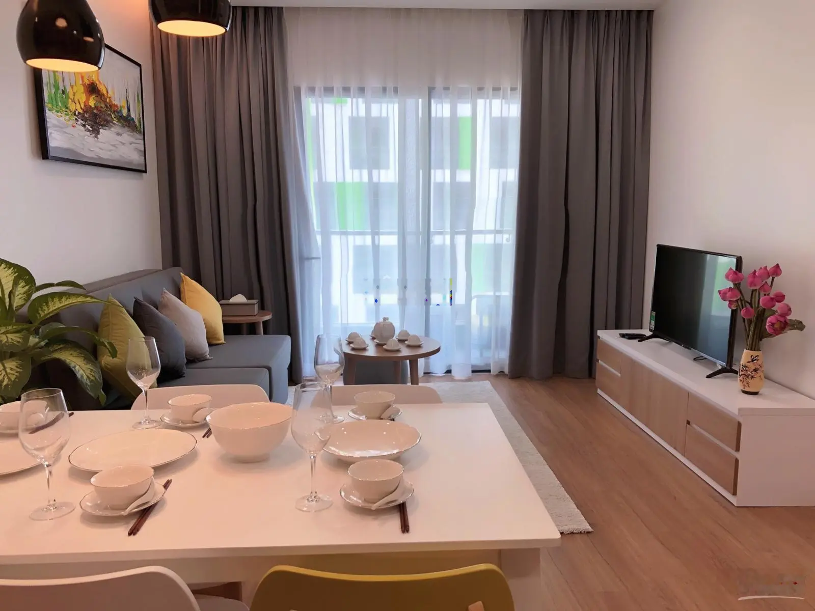 Bán giảm sâu thêm 150tr full nội thất view hồ bơi Republic Holiday Inn giá 2,239 tỷ. LH 0931 633 ***