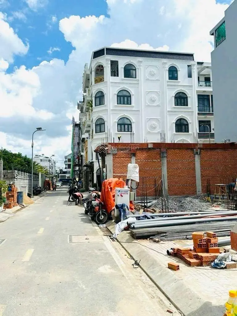 NHÀ BÁN .LÊ VĂN QUỚI. BT 5- TẦNG 8,8 TỎI NHÀ CÓ THANG MÁY