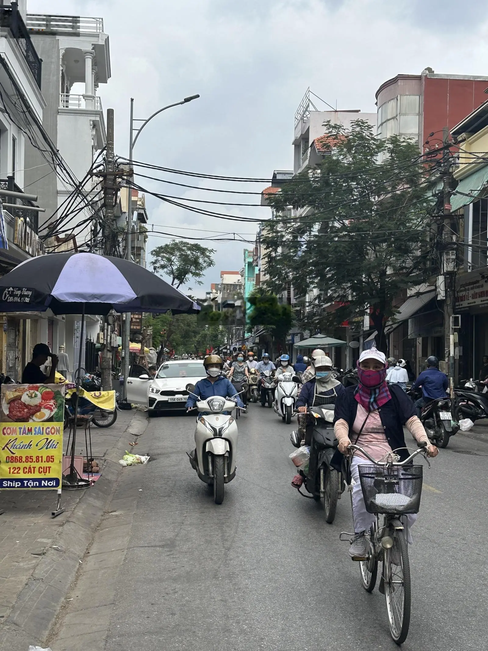 Mặt đường Thiên Lôi, ngay Aeon Mall