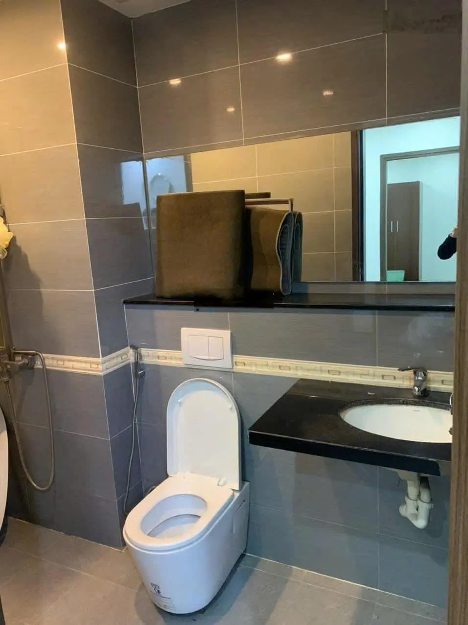 CC Rivera Park cần bán căn hộ 2PN2vs thiết kế full kính, DT 72m2, Hướng ĐN-TB, Nội thất full đồ