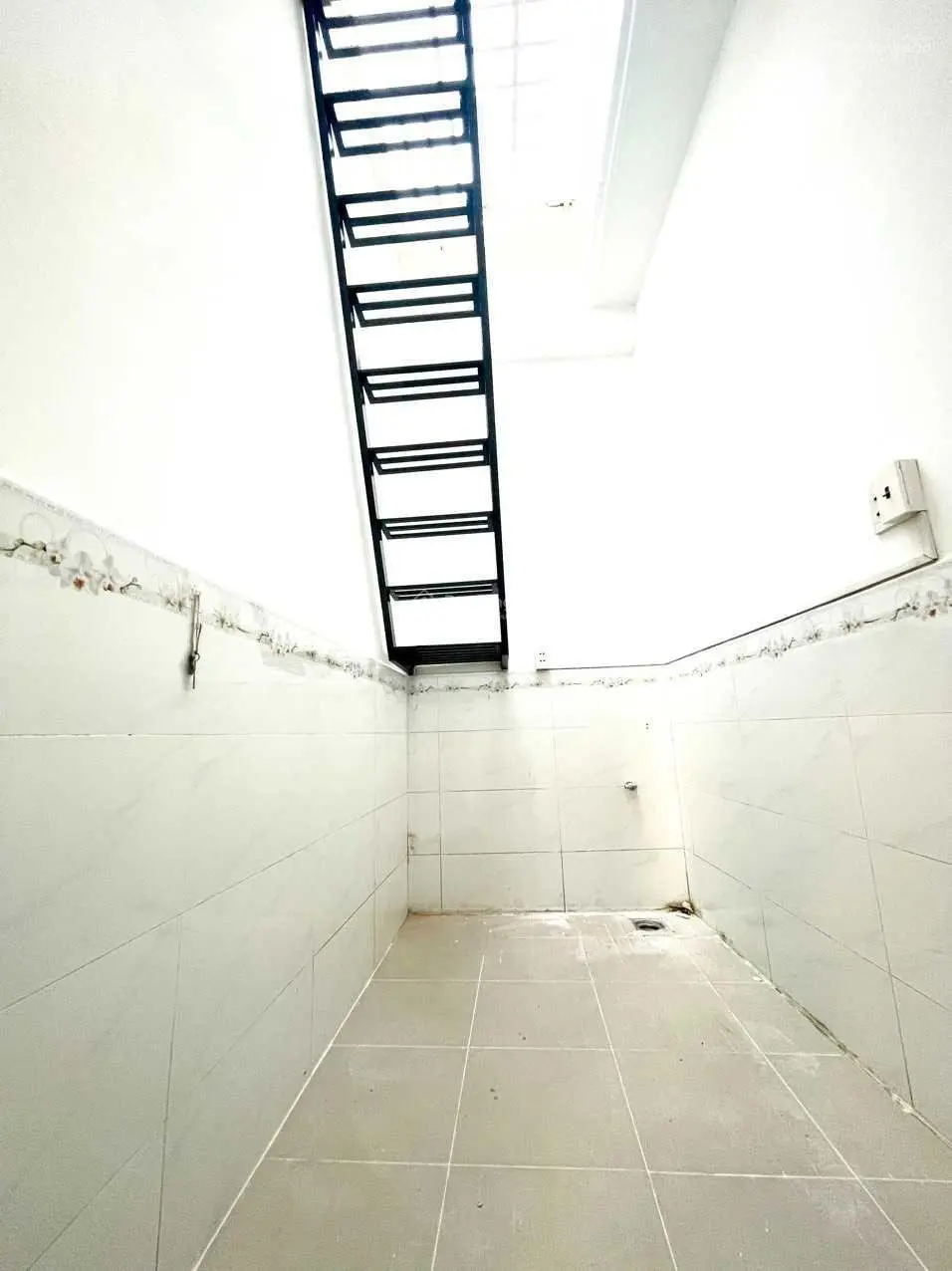 Bán gấp nhà đúc 3 tấm, sổ hồng công chứng, đã hoàn công đủ, giá nhỉnh 2 tỷ, Bình Tân, TP. HCM