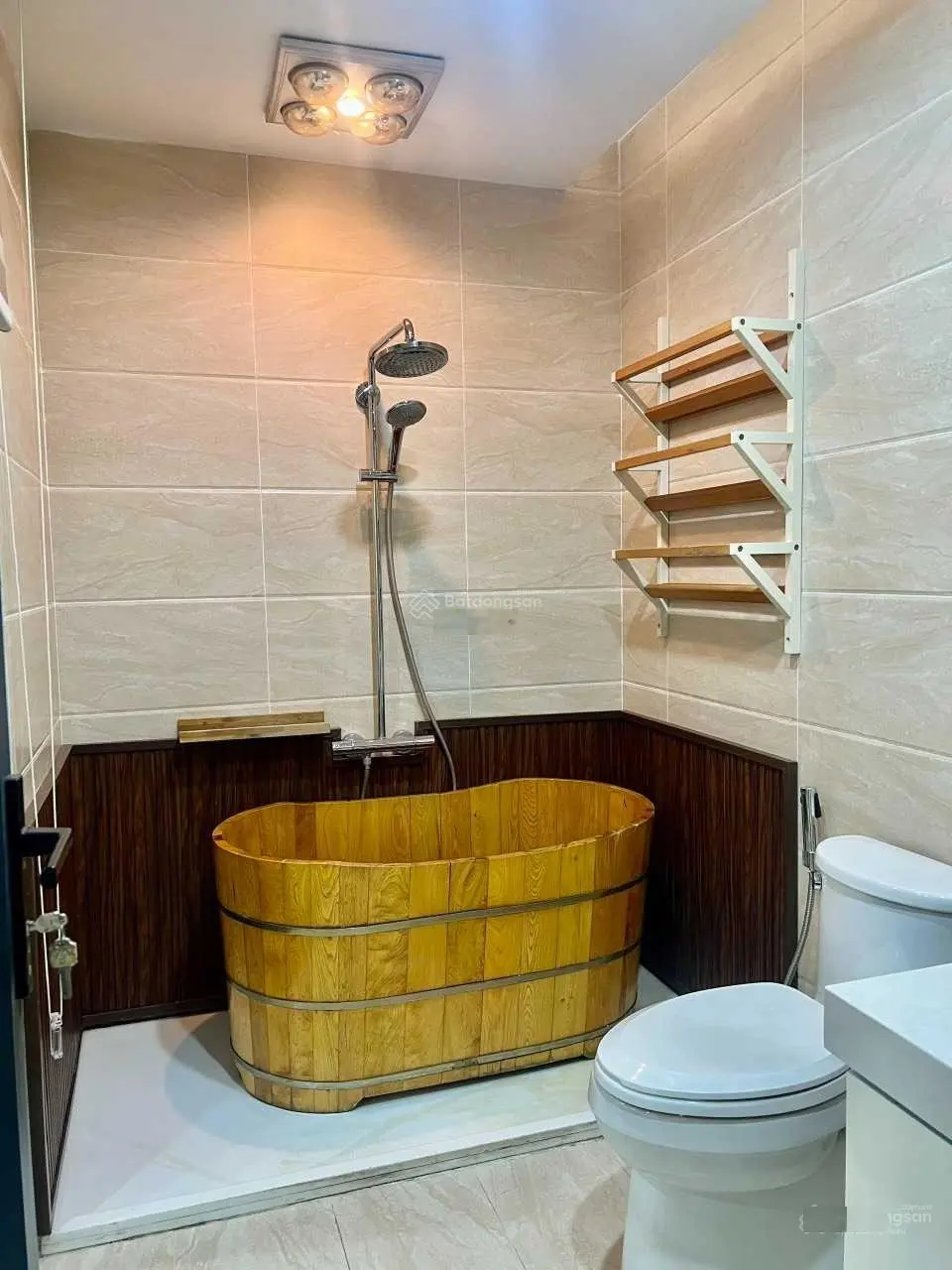 Gia đình thiện chí cần bán gấp căn hộ Penthouse view bể bơi 200m2 ở Imperia Garden giá chỉ 10 tỷ