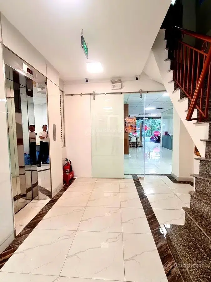 Duy nhất building mặt phố hoàng cầu- lõi đống đa - 8 tầng- mtkhủng 10.1m - dt 216.1m2