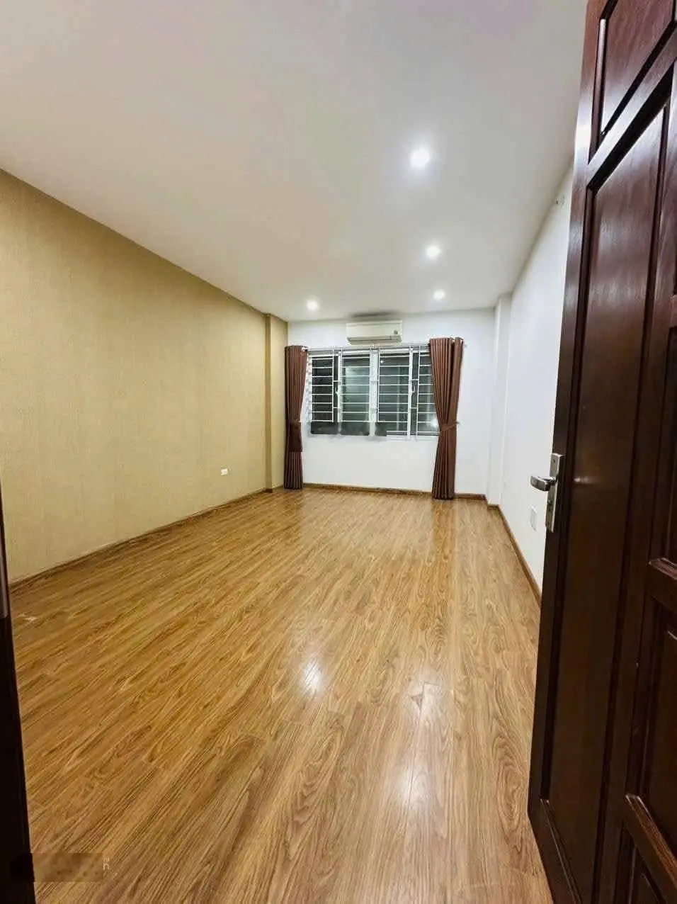 Nhà đẹp Đường Láng - 34m2 5 tầng, nội thất đẹp - ngõ rộng thoáng - sổ nở hậu - giá 7.25 tỷ