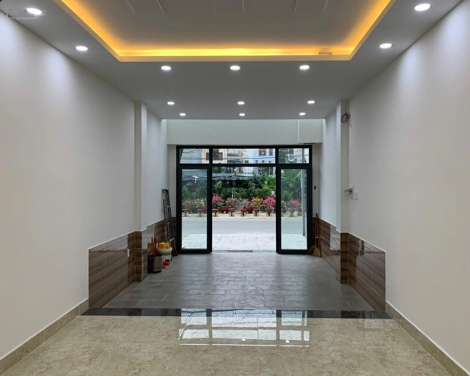 Bán nhà phố 4 tầng mặt tiền đường Phú Thuận (30m) có 6PN + thang máy giá 17 tỷ VND tại Quận 7