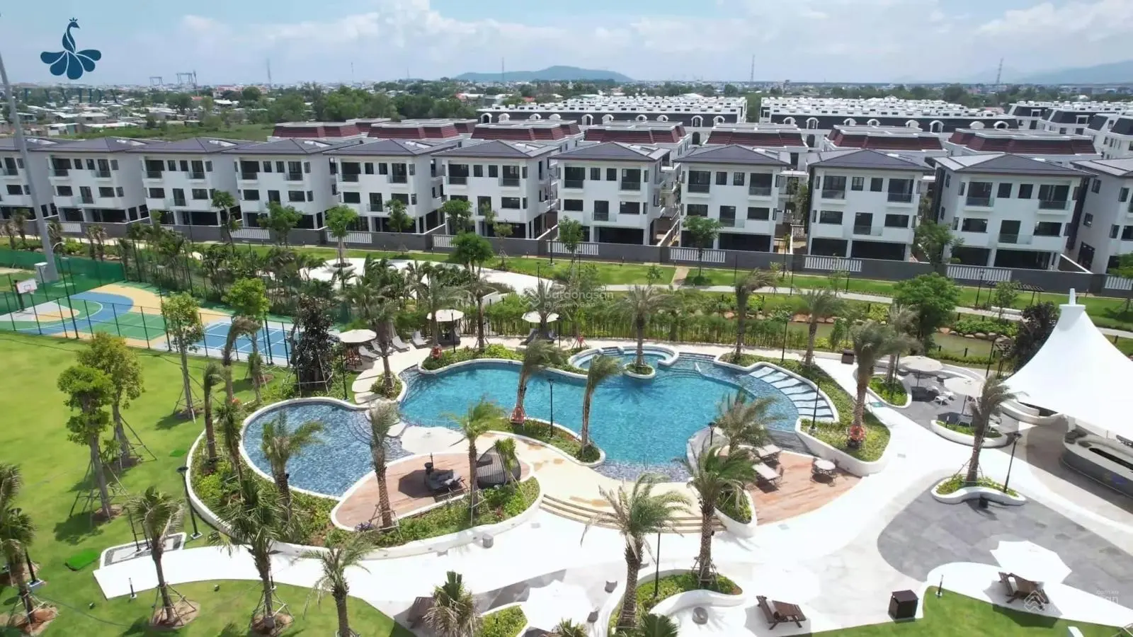 Chính chủ gửi bán căn nhà phố Đông Nam 76.81m2 giá 4,7 tỷ bao chuyển nhượng. LH 0901 309 *** xem nhà