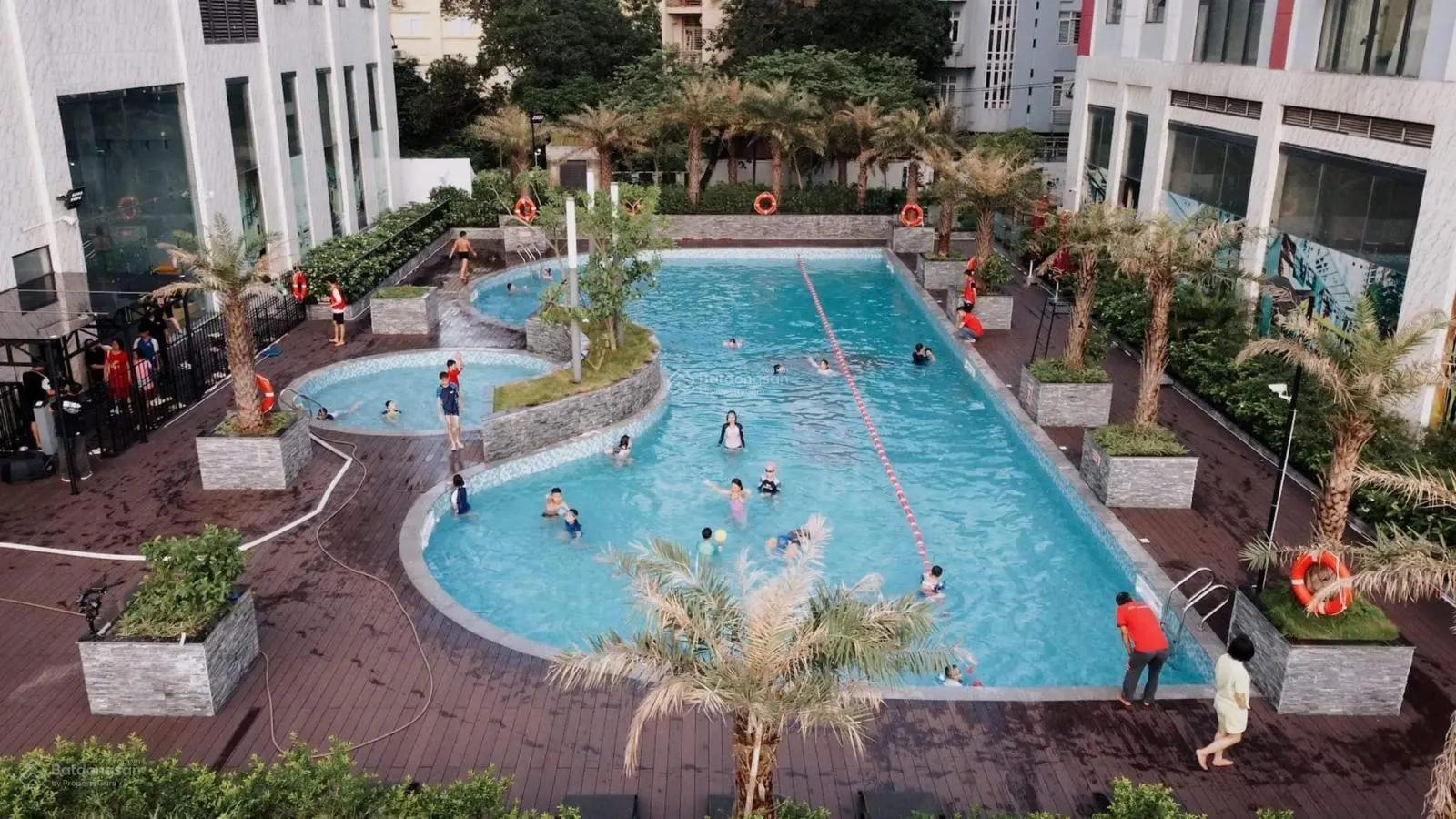 Em Huy PKD bán gấp căn góc tầng trung 140.5 m2 hướng Nam tại Hanoi Paragon hot nhất quận Cầu Giấy