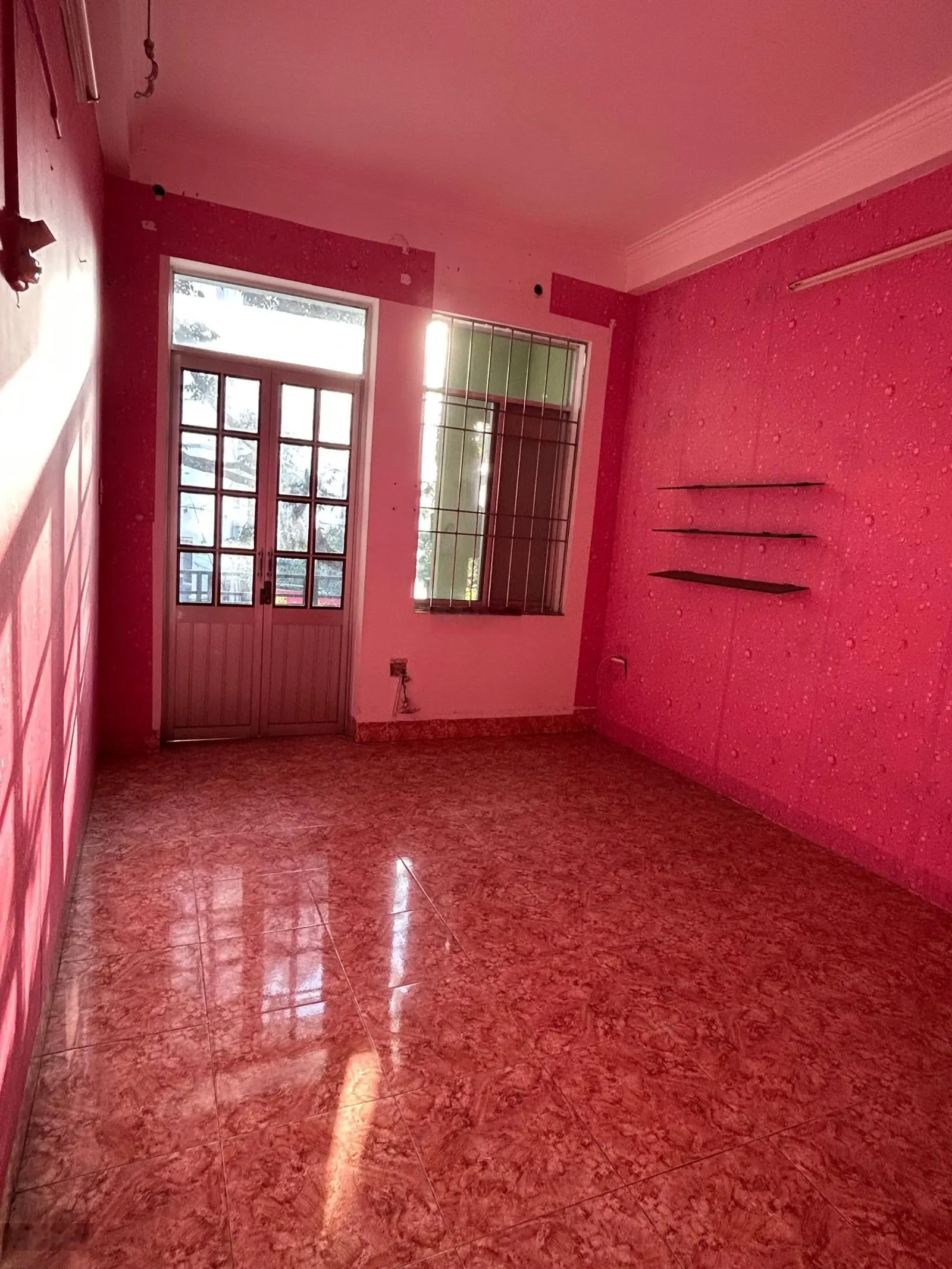 Bán nhà mặt tiền Lê Thánh Tôn gần Vincom