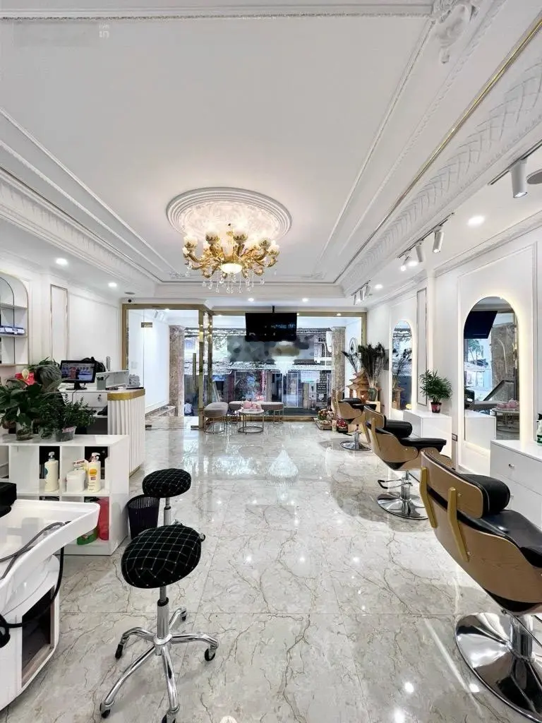 Bán nhà vip phố nghĩa tân -thang máy - vỉa hè -dt 70m .9 tầng .mt 6m .giá 37 tỷ.dòng tiền khủng