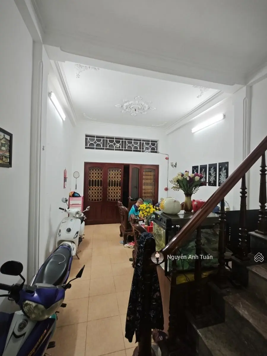 Bán nhà phân lô Trần Quốc Hoàn, Cầu Giấy ôtô 16 chỗ tránh đỗ trước cửa giá cực tốt 18.7 tỷ