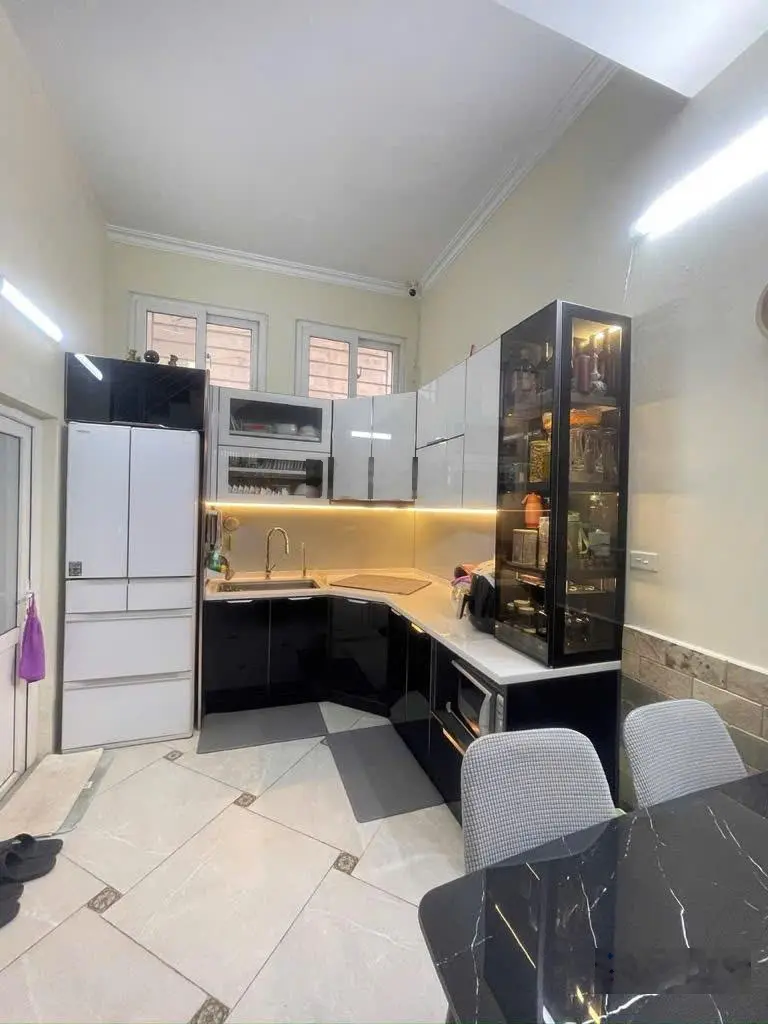 Lạc Long Quân, 5 tầng, dân xây, Wiew sân chơi, lô góc, full nội thất , Chào 7,9 tỉ