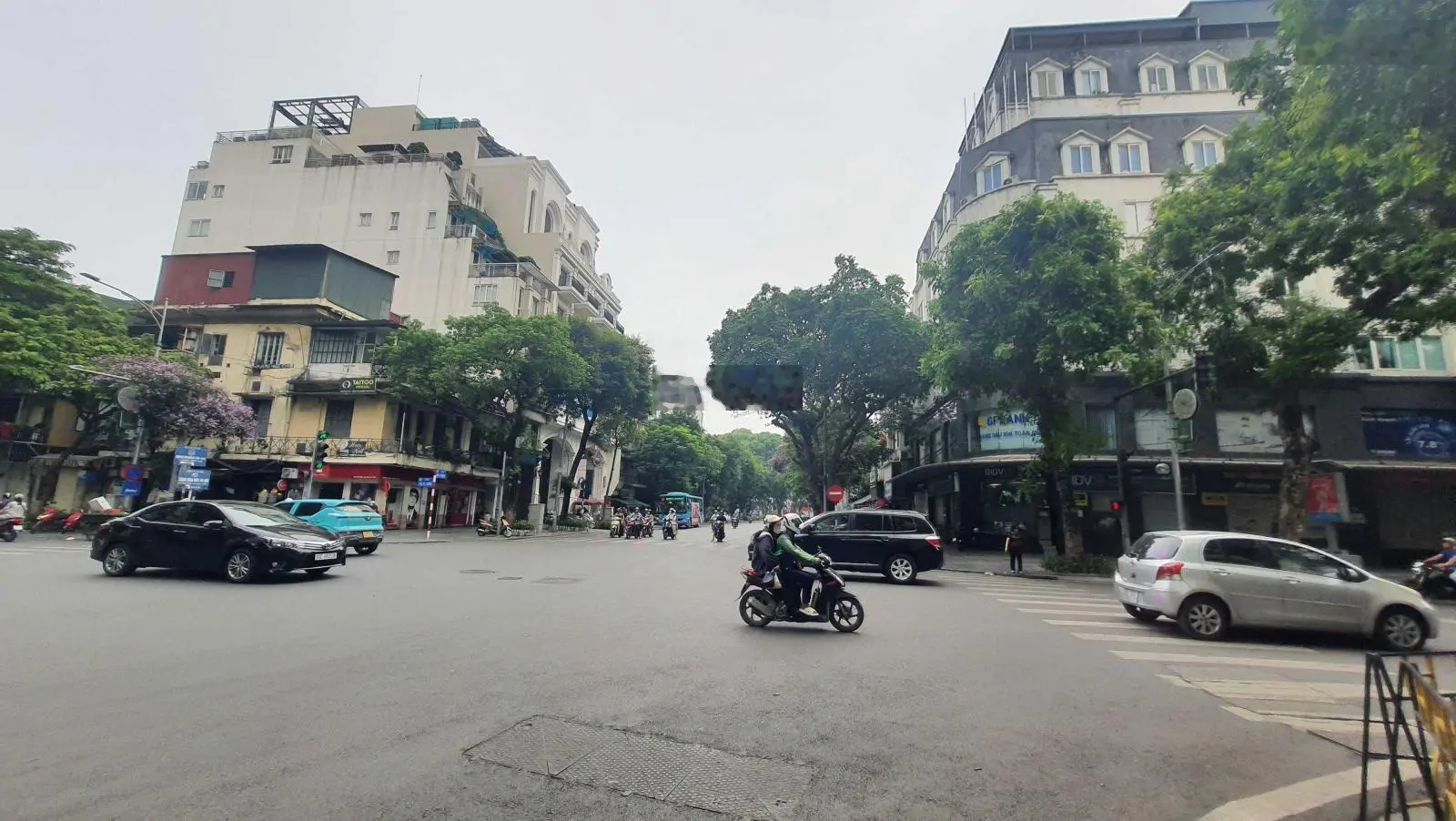 Chuyển nhượng tòa văn phòng đẹp nhất Hoàn Kiếm sát Hồ Gươm gần Hàm Cá Mập