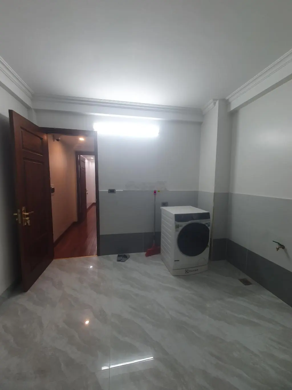 Nhà - Sài Đồng - dân xây sang - xịn - tặng full nội thất gỗ xịn - phân lô - oto DT 40 m2 x 4 tầng
