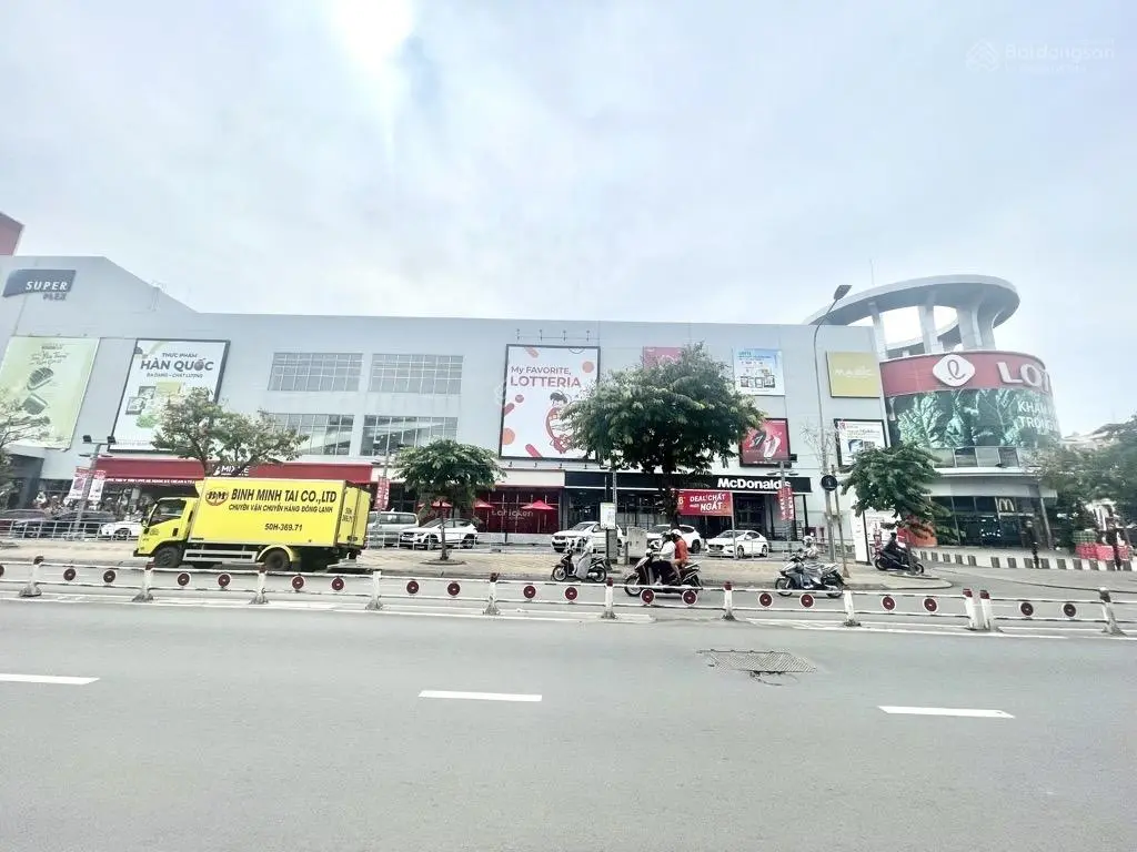 Cần bán gấp nhà 3 mặt tiền hẻm 61m2 4 lầu 4pn Nguyễn Văn lượng