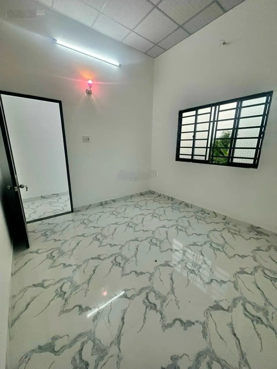 Chủ kẹt tiền cần bán gấp nhà Đinh Đức Thiện 5x19 sát bên chợ Bình Chánh, 2 lầu giá bán 870TR