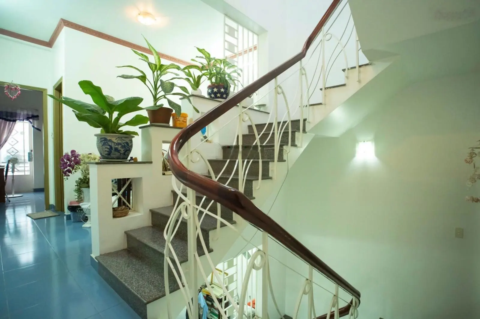 Bán nhà 2 mặt tiền hẻm trước sau đường Hoàng Hoa Thám DT 4.3x23m 5 tầng mới cứng full nội thất