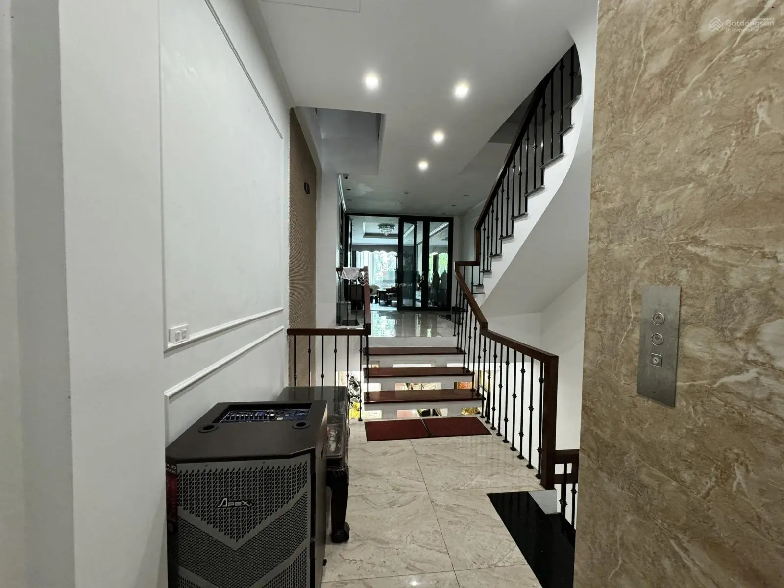Bán nhà 6 tầng, mặt chính Ngô Xuân Quảng, kinh doanh đỉnh, DT 73,2m2, đoạn đẹp nhất phố.