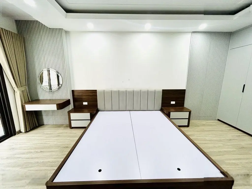 Bán nhà Thịnh Liệt, Hoàng Mai, ô tô vào nhà, sẵn thang máy, 44m2, giá tốt 12.8 tỷ