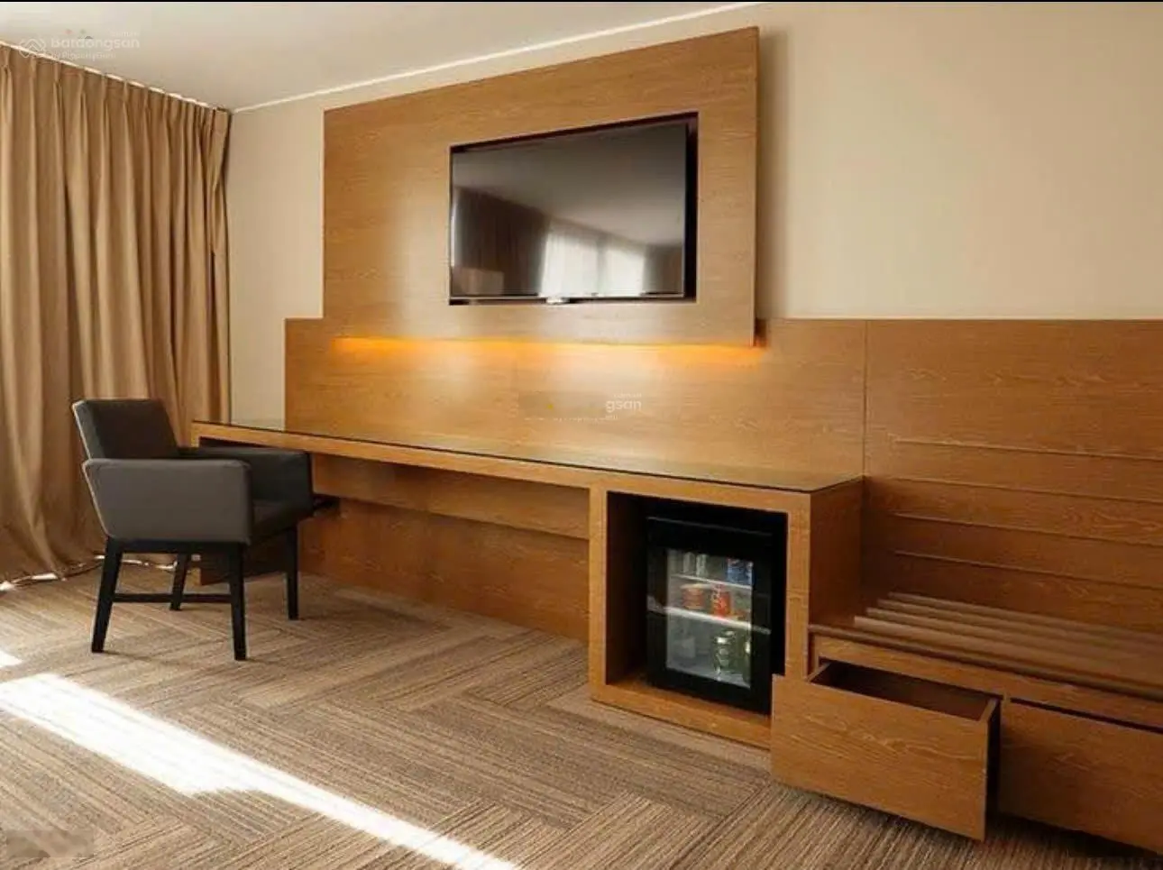 Căn góc 2 mặt tiền đường lớn q hải châu- tòa nhà 3 tầng kinh doanh cafe+ căn hộ- dt 130m2.