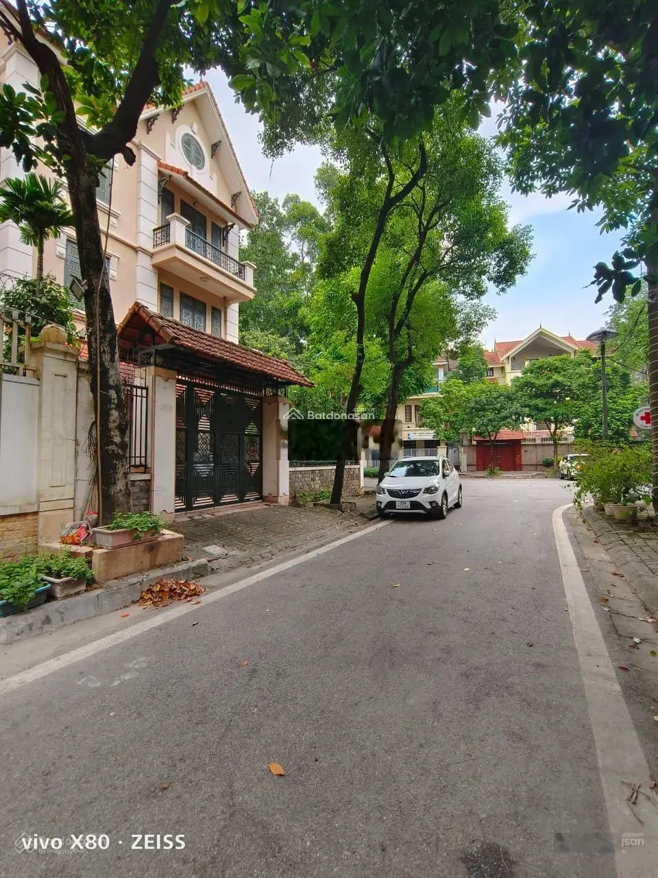 Biệt thự Bắc Linh Đàm - 231m2 - hiếm - đẹp - mặt tiền 12.5m - gara oto - cây xanh phủ bóng mát