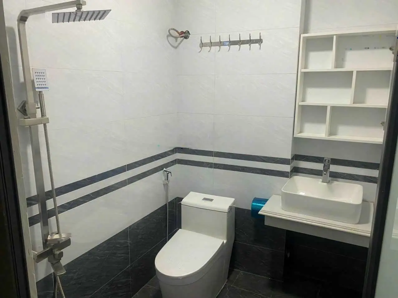 Bán gấp nhà 3 tầng đường gần ô tô dân xây full nội thất tại Cựu Quán, Đức Thượng Hoài Đức