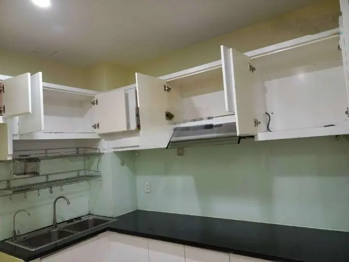Bán căn hộ Oriental Plaza, 78m2, 2 PN, 2WC, nội thất, có sổ, giá: 2 tỷ 9, LH 0908 435 ***