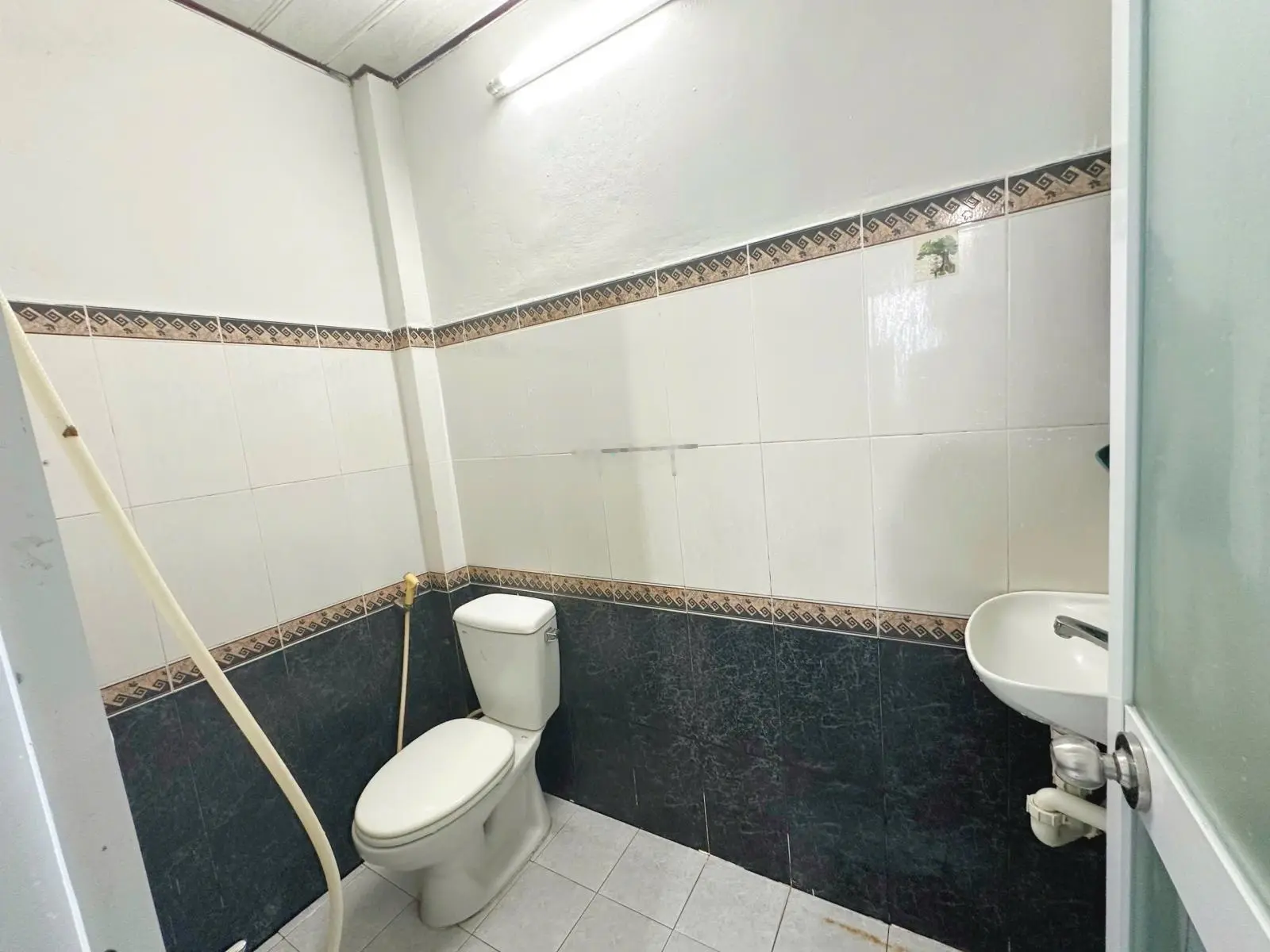 Bán căn nhà hẻm VCN Phước Hải, Nha Trang. DT 65.4m2, 2 tầng đã hoàn công. Giá rẻ nhất thị trường