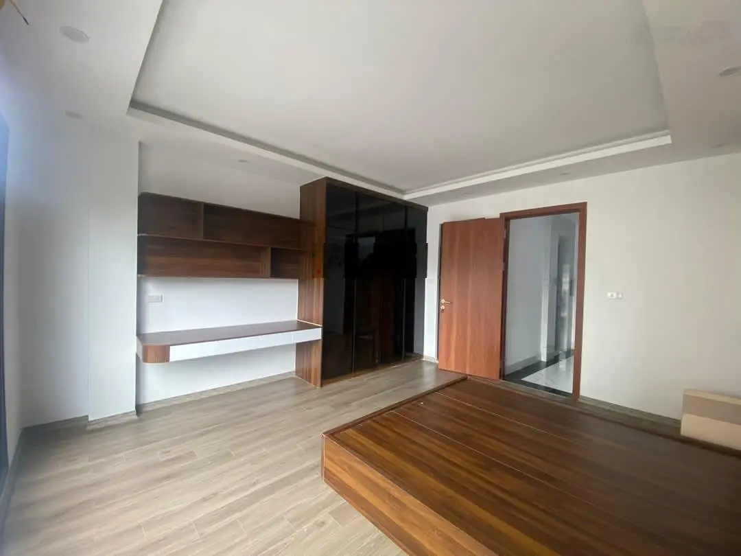 Đội Nhân, Ba Đình. DT 35m2 x 6 tầng, MT 4,3m, giá 9,6 tỷ. Thang máy, phân lô, 20m ra ô tô đỗ